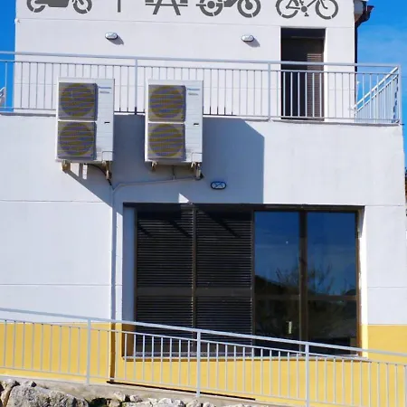 Albergue Valmadrid אכסניה Valmadrid