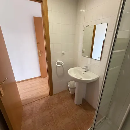 אכסניה Albergue Valmadrid