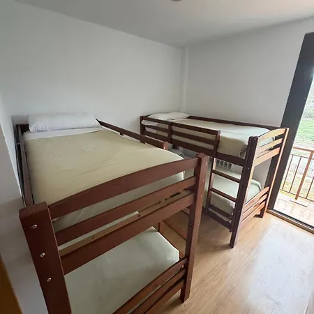 Albergue Valmadrid אכסניה *